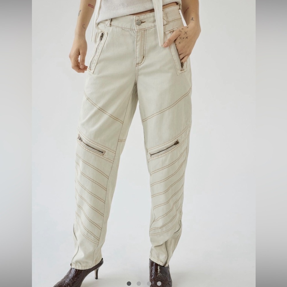 👉 BDG Women Low -Rise Moto-Style Tapered Zipper Pocket Jeans Ivory Color Sz  25